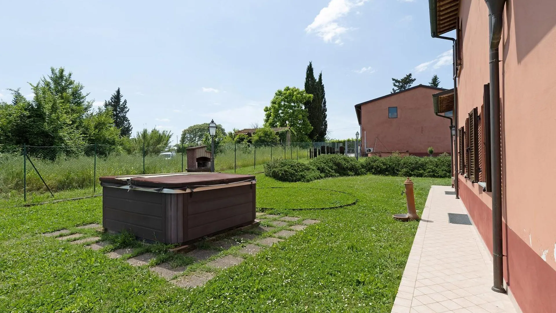 Aparthotel La Bettola Tavern Rooms Restaurant Montopoli in Val dʼArno