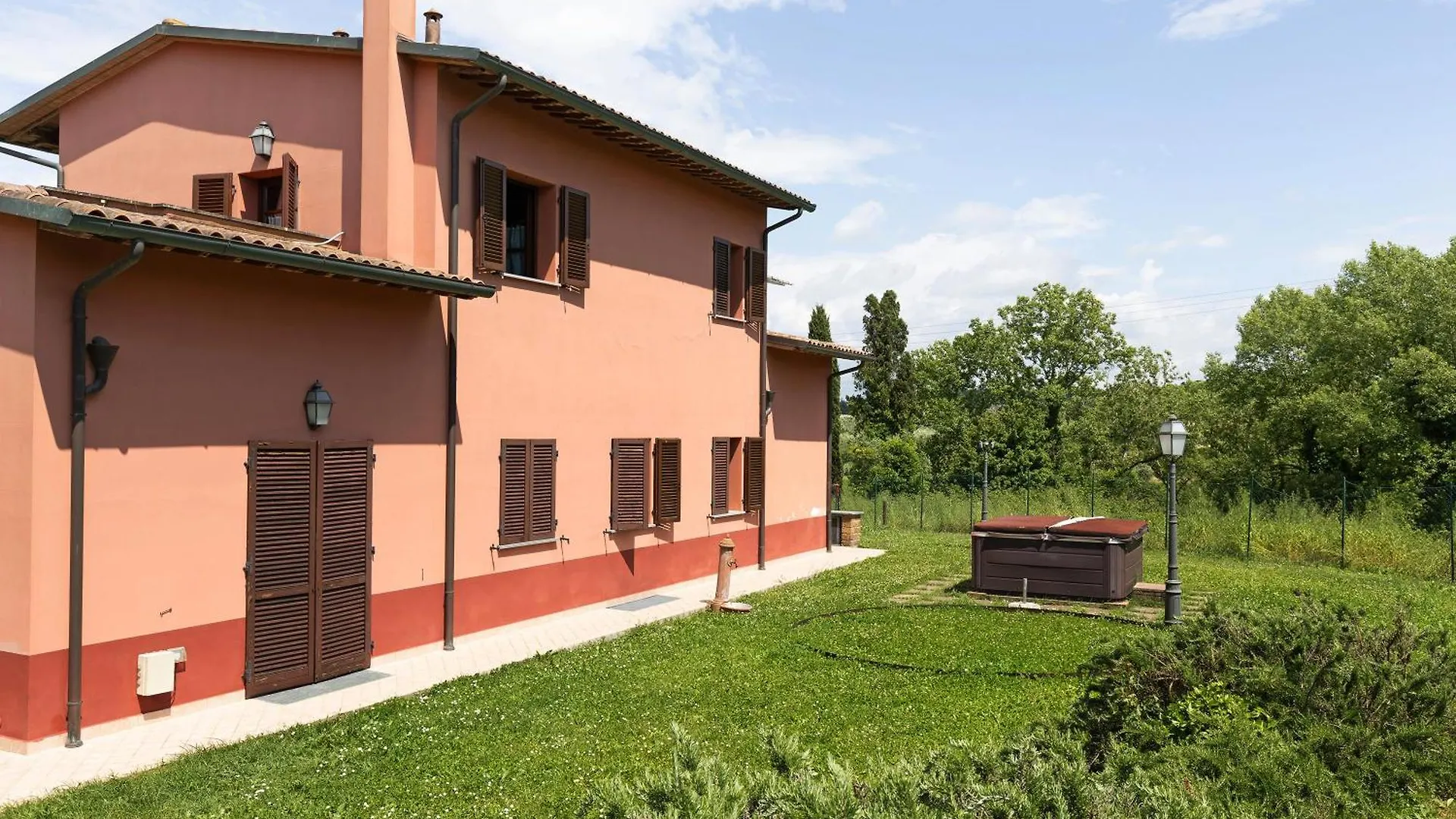 Aparthotel La Bettola Tavern Rooms Restaurant Montopoli in Val dʼArno