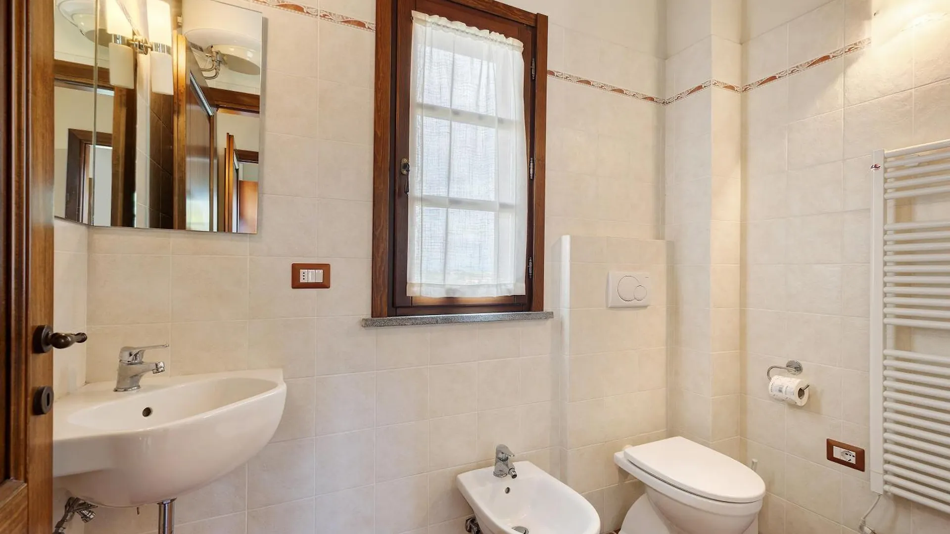 Aparthotel La Bettola Tavern Rooms Restaurant Montopoli in Val dʼArno