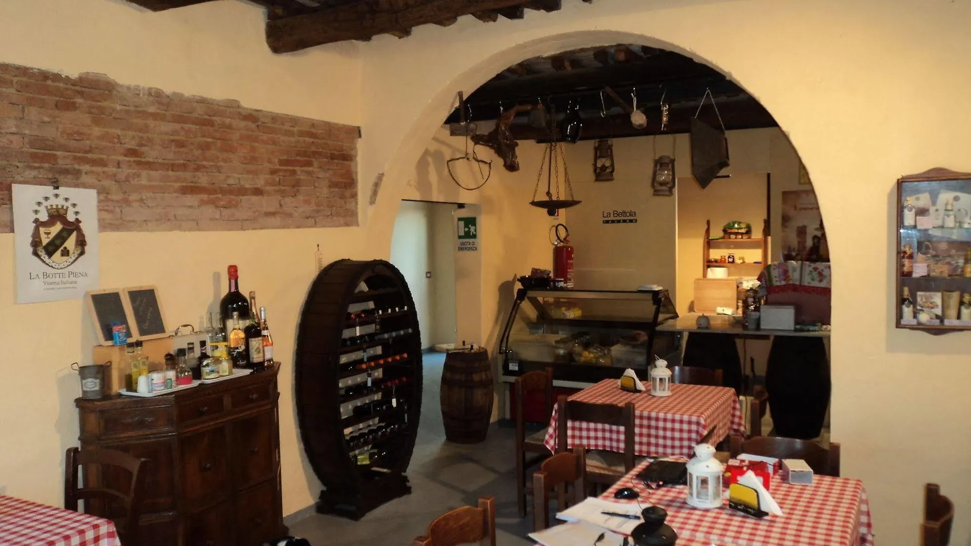 Aparthotel La Bettola Tavern Rooms Restaurant Montopoli in Val dʼArno